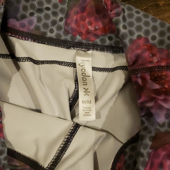 Bundle of workout tights. Size medium. - Picture 4 of 9